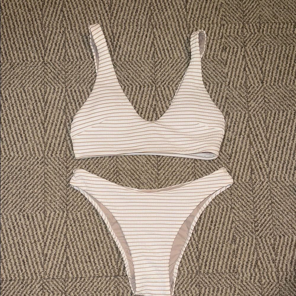 Lululemon, Cheeky, White, Bikini Set!